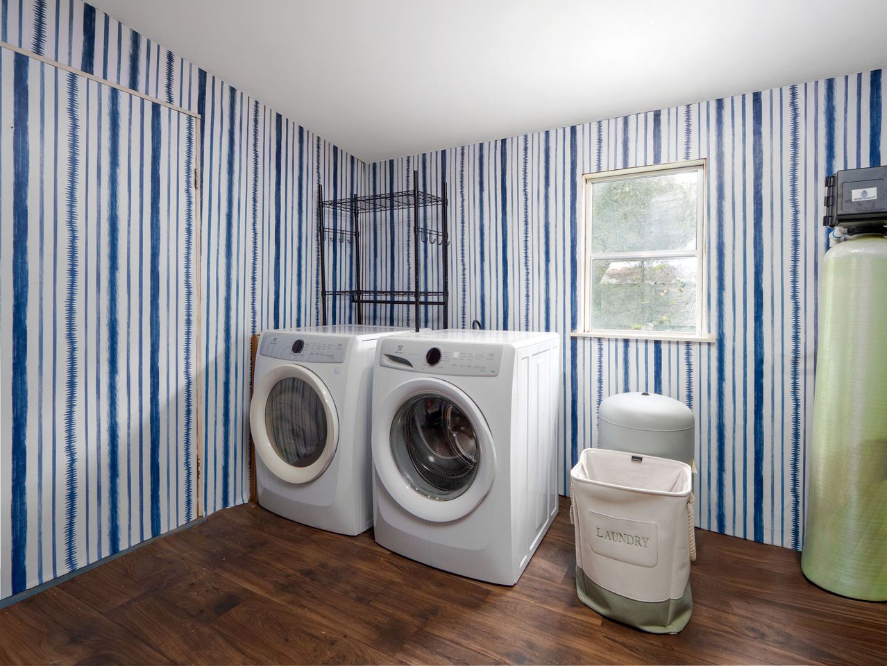 Charming Riverfront Cottage Private Deck and Views in Hortense, Georgia