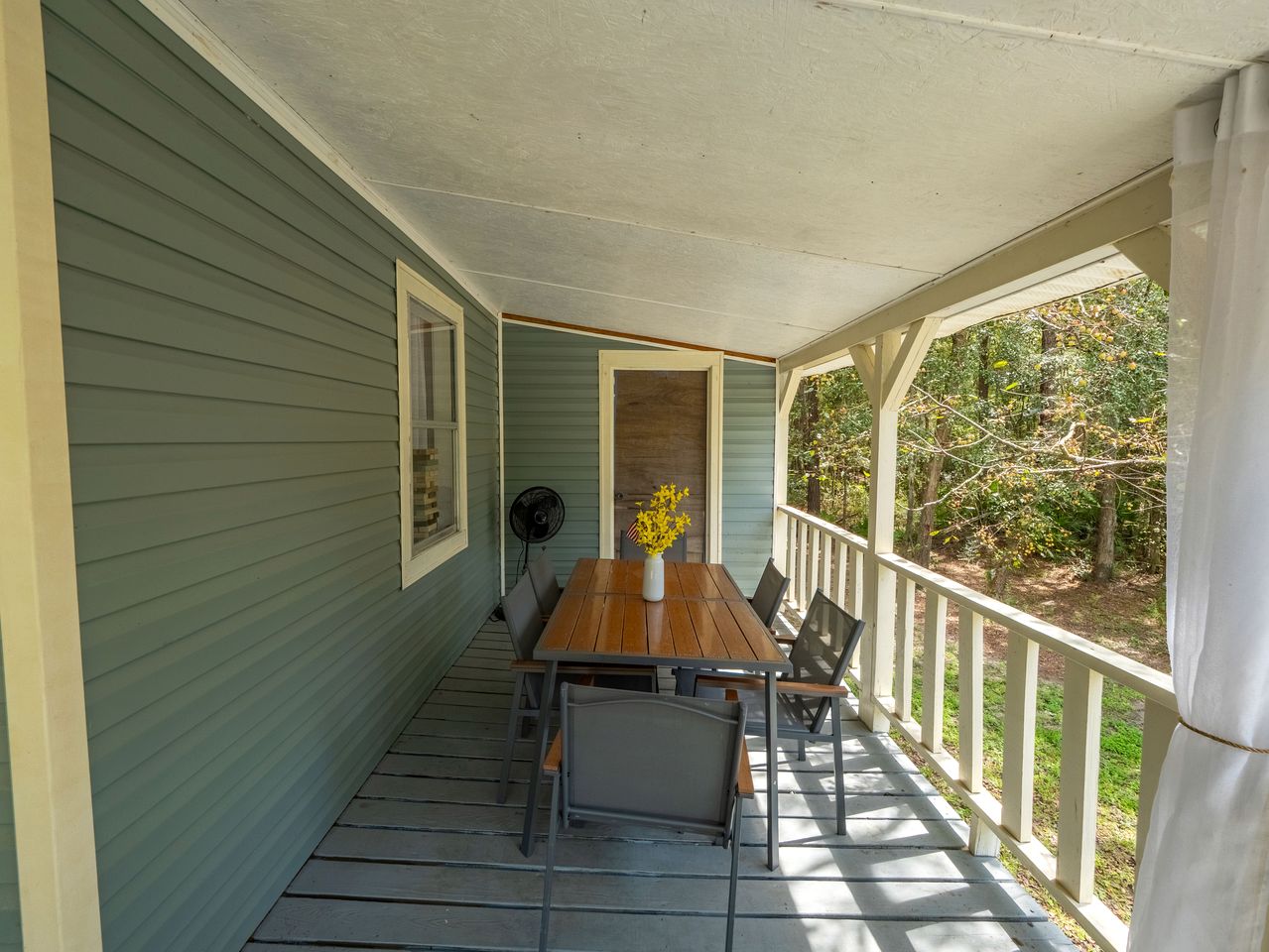 Charming Riverfront Cottage Private Deck and Views in Hortense, Georgia