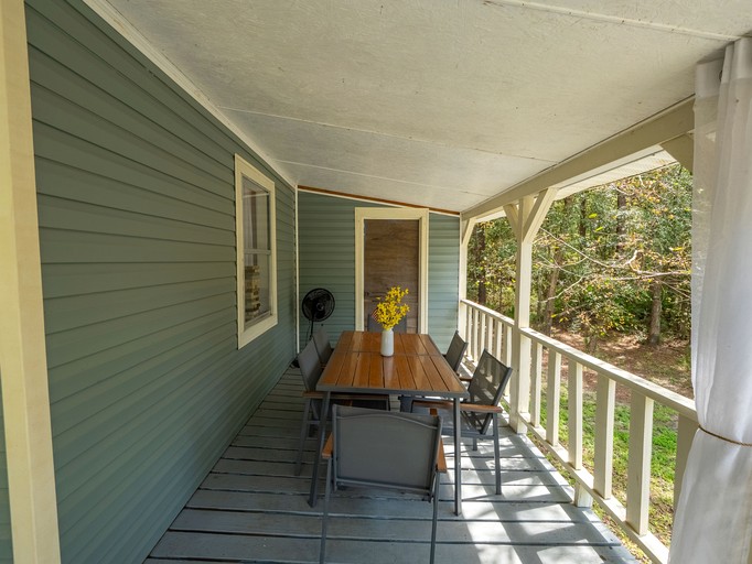 Cabins (United States of America, Brunswick, Georgia)