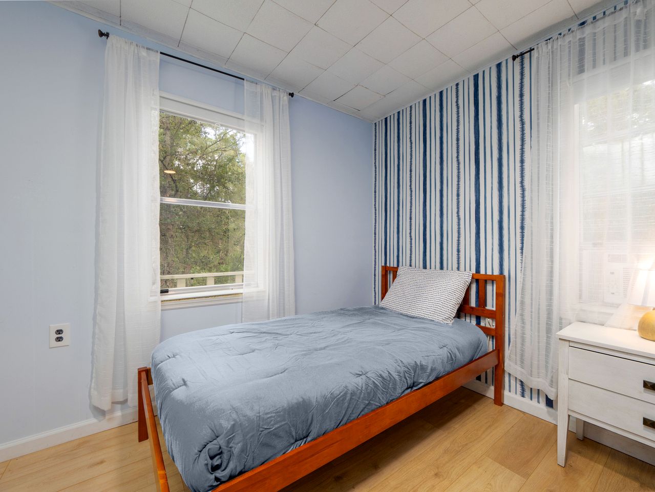 Charming Riverfront Cottage Private Deck and Views in Hortense, Georgia