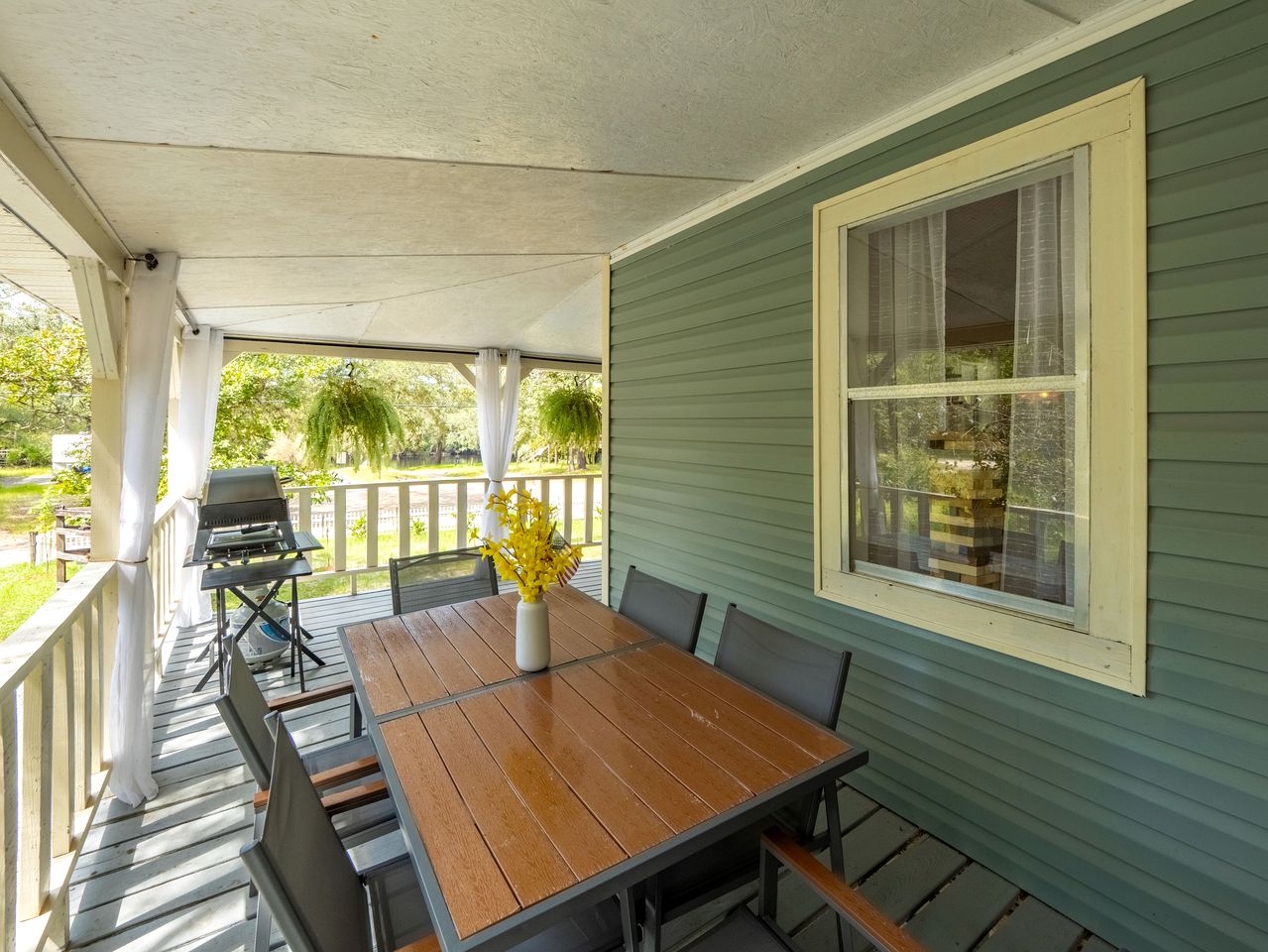 Charming Riverfront Cottage Private Deck and Views in Hortense, Georgia