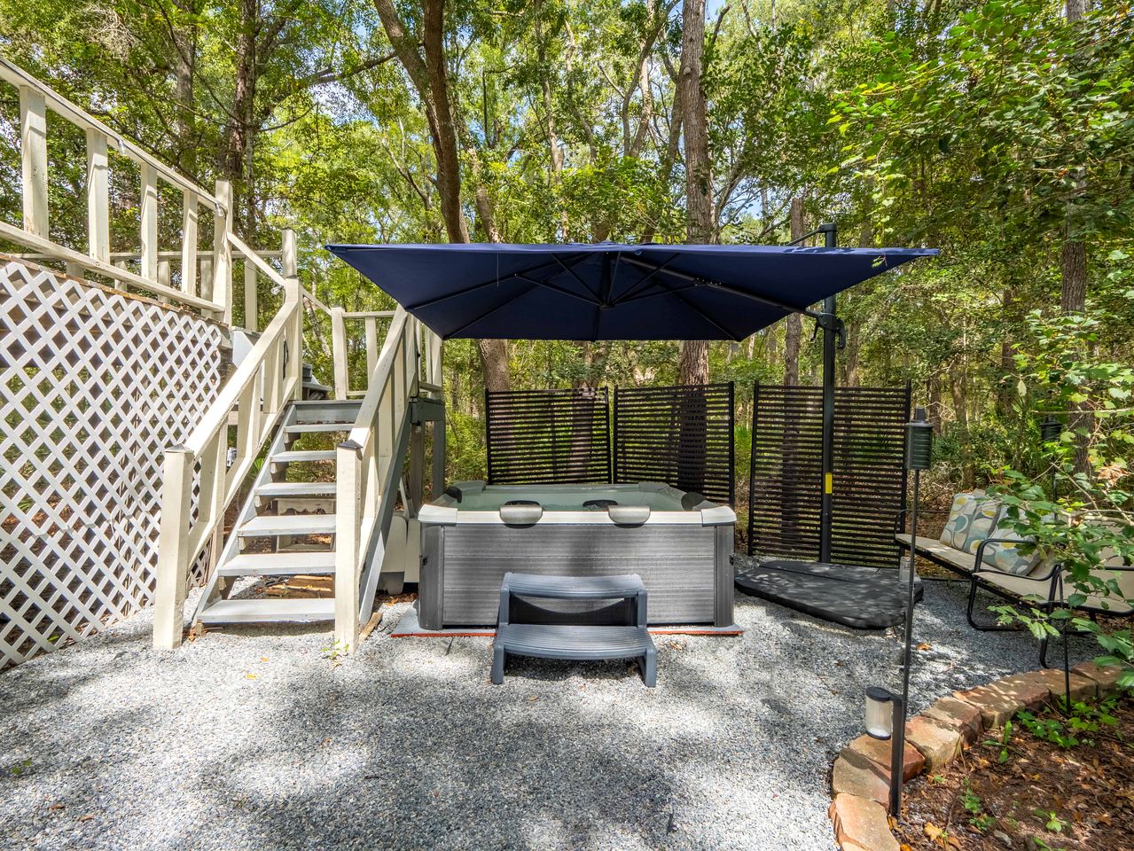 Charming Riverfront Cottage Private Deck and Views in Hortense, Georgia