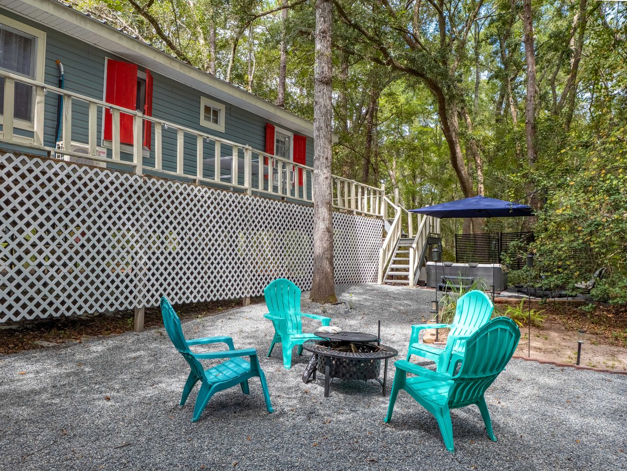 Charming Riverfront Cottage Private Deck and Views in Hortense, Georgia