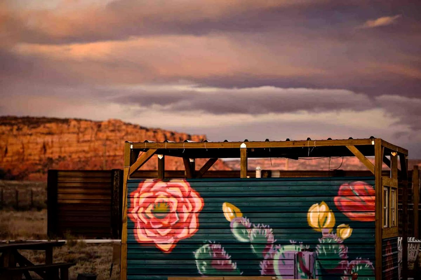 Idyllic Tiny Cabin Lovely for a Romantic Escape in Arizona