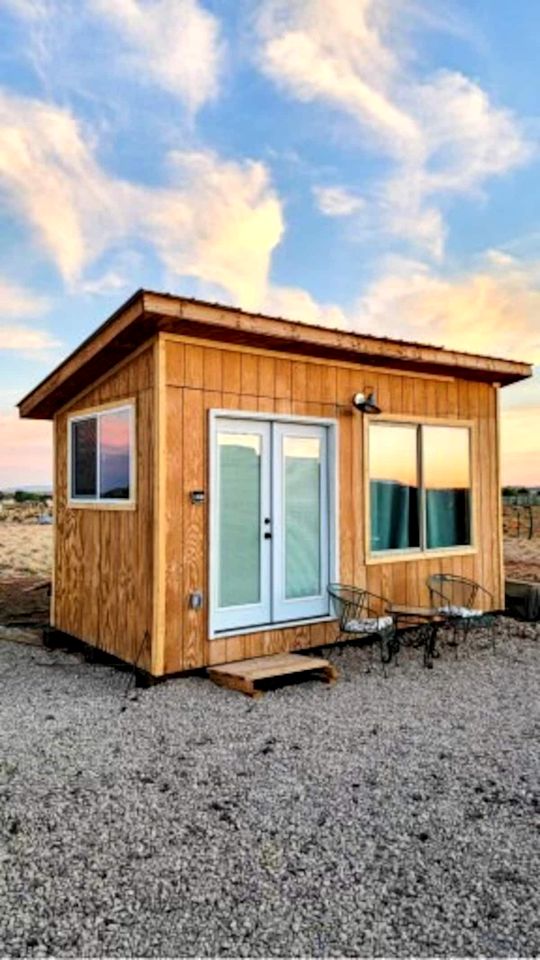 Idyllic Tiny Cabin Lovely for a Romantic Escape in Arizona