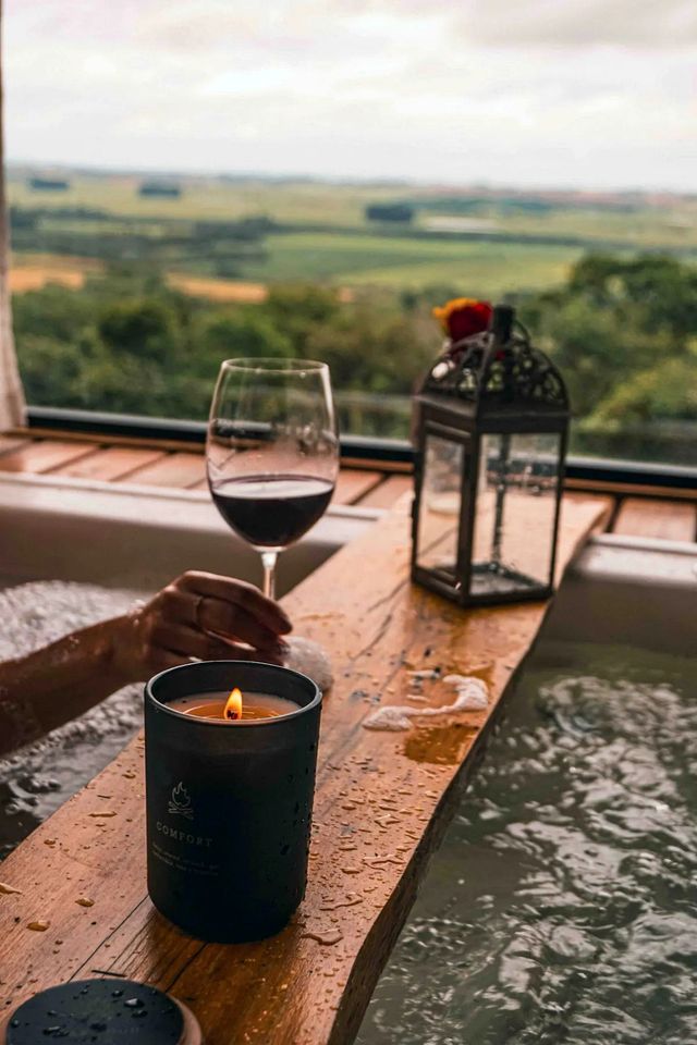 Spectacular Cabin with Luxurious and Romantic Amenities in Brazil