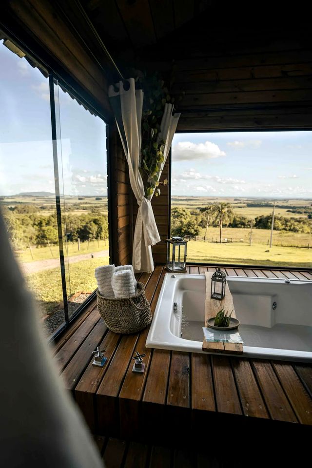 Spectacular Cabin with Luxurious and Romantic Amenities in Brazil