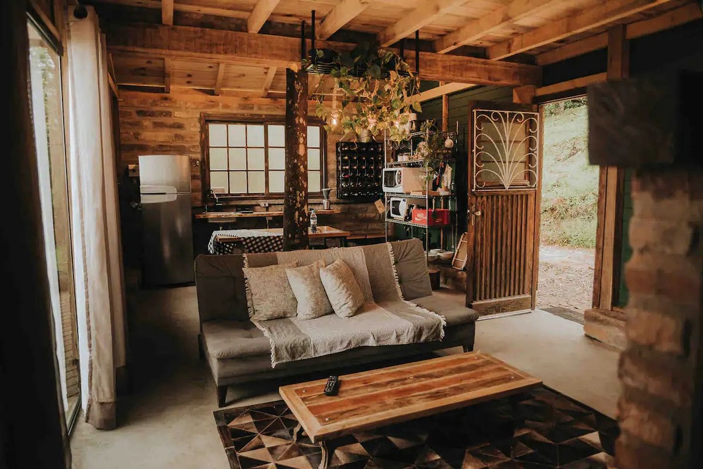 Spectacular Cabin with Luxurious and Romantic Amenities in Brazil