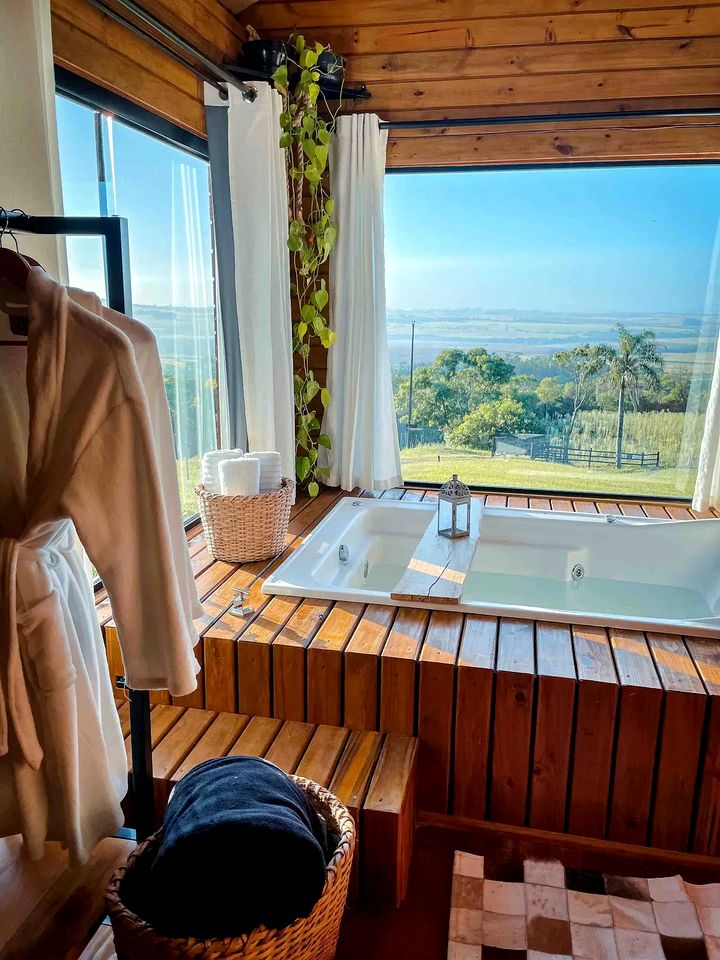 Spectacular Cabin with Luxurious and Romantic Amenities in Brazil