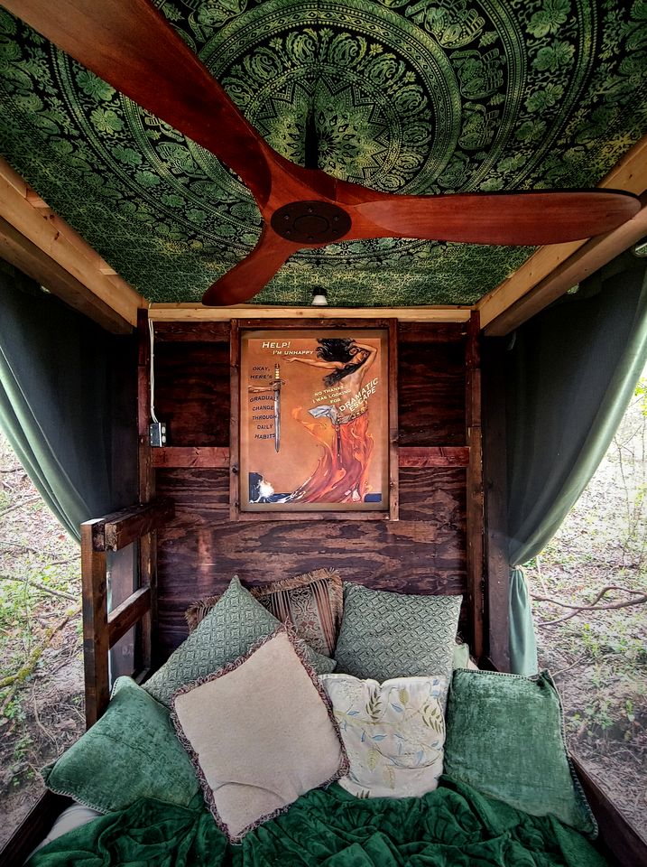 Off-Grid Huts Surrounded by Nature in Indiana