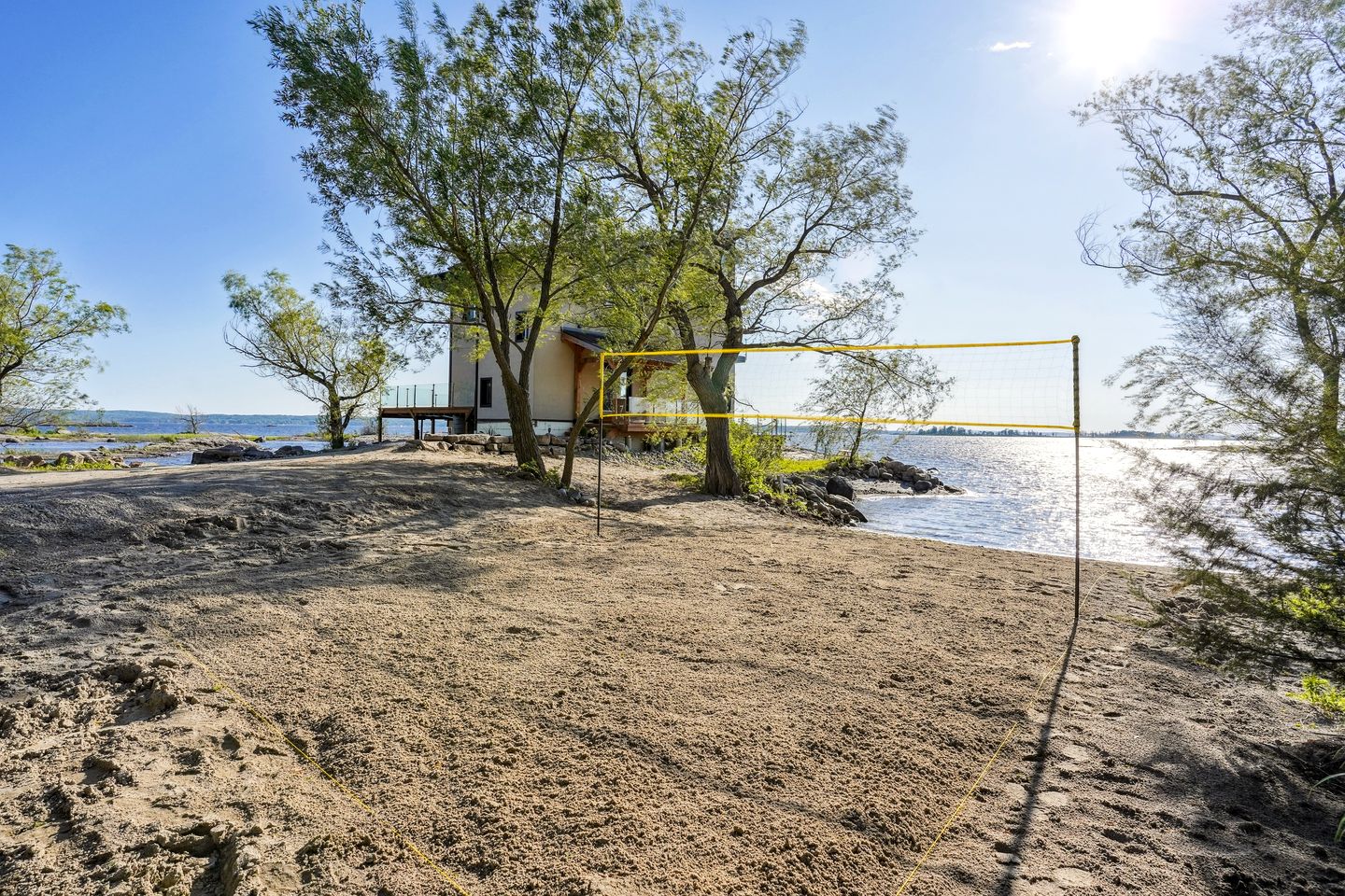 Spectacular Waterfront Cottage Loaded with Kayaks and Pool Table in Ontario