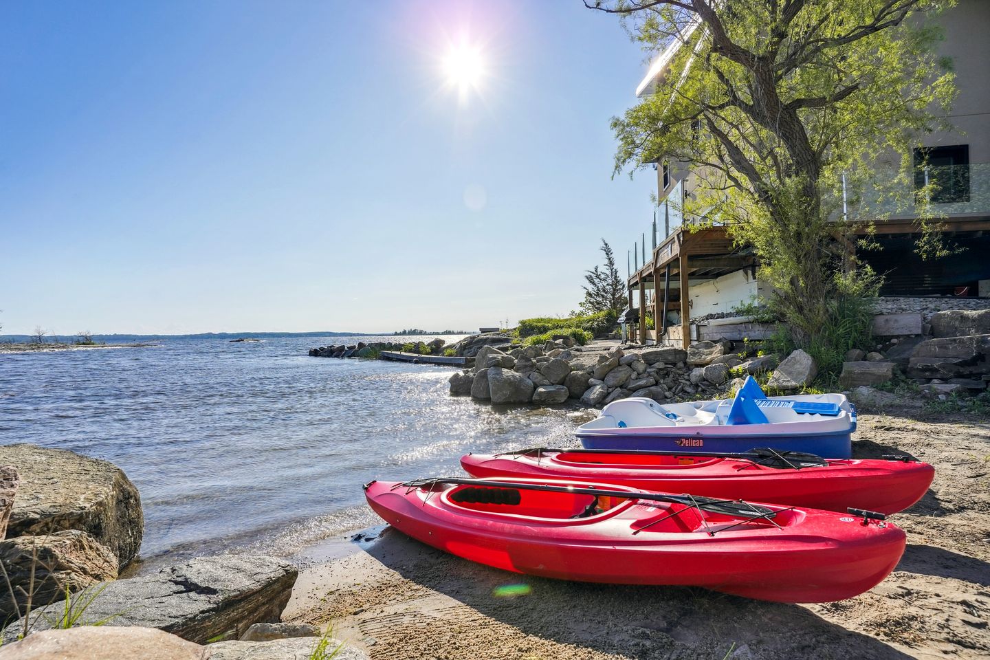 Spectacular Waterfront Cottage Loaded with Kayaks and Pool Table in Ontario