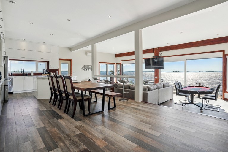 Cottages (Canada, Waubaushene, Ontario)