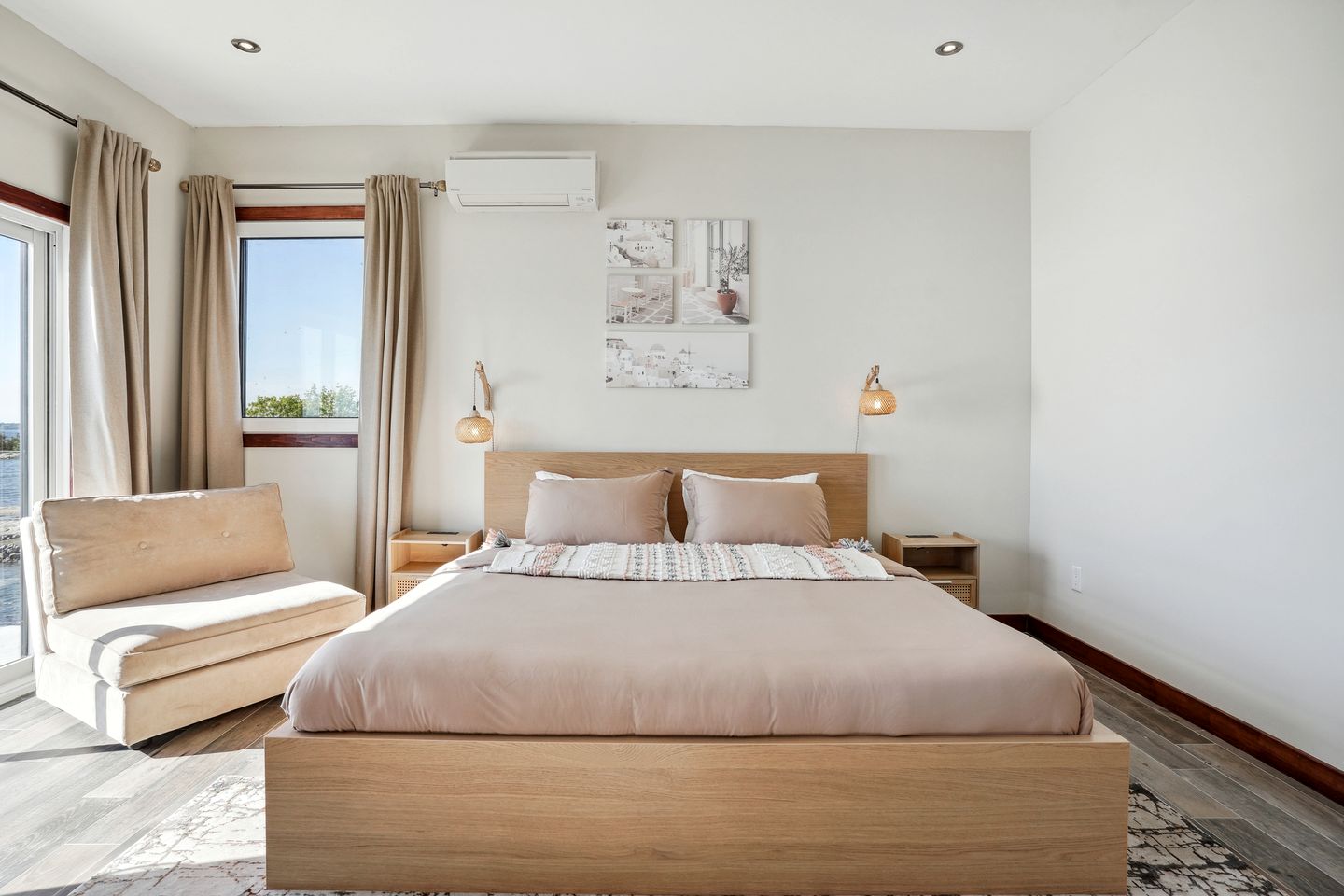 Spectacular Waterfront Cottage Loaded with Kayaks and Pool Table in Ontario