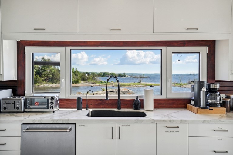 Cottages (Canada, Waubaushene, Ontario)