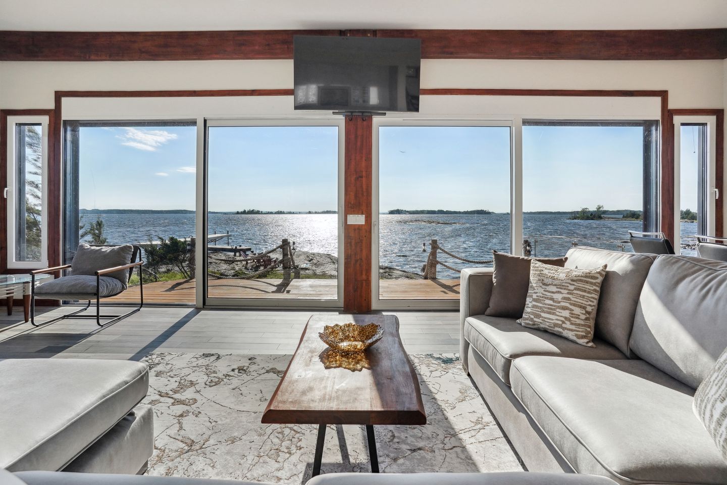 Spectacular Waterfront Cottage Loaded with Kayaks and Pool Table in Ontario