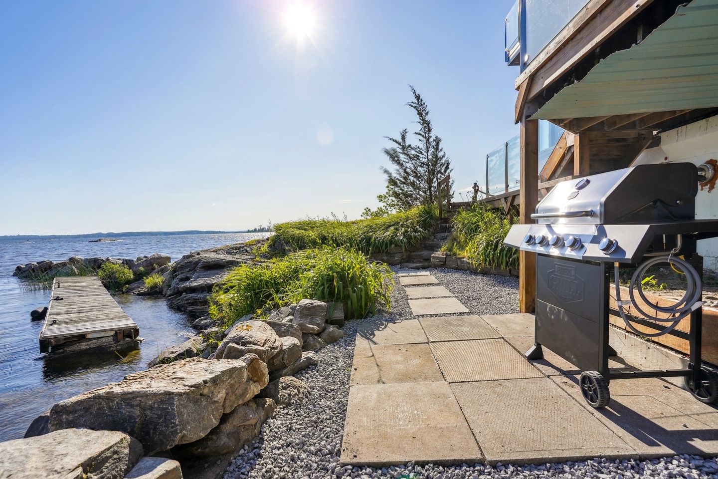 Spectacular Waterfront Cottage Loaded with Kayaks and Pool Table in Ontario