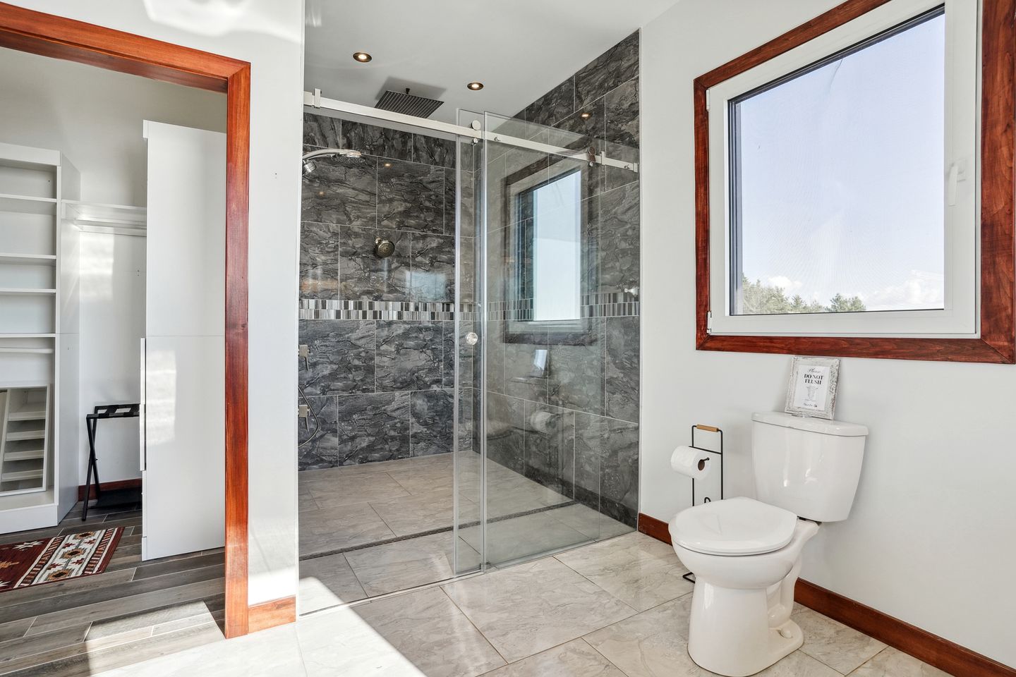 Spectacular Waterfront Cottage Loaded with Kayaks and Pool Table in Ontario