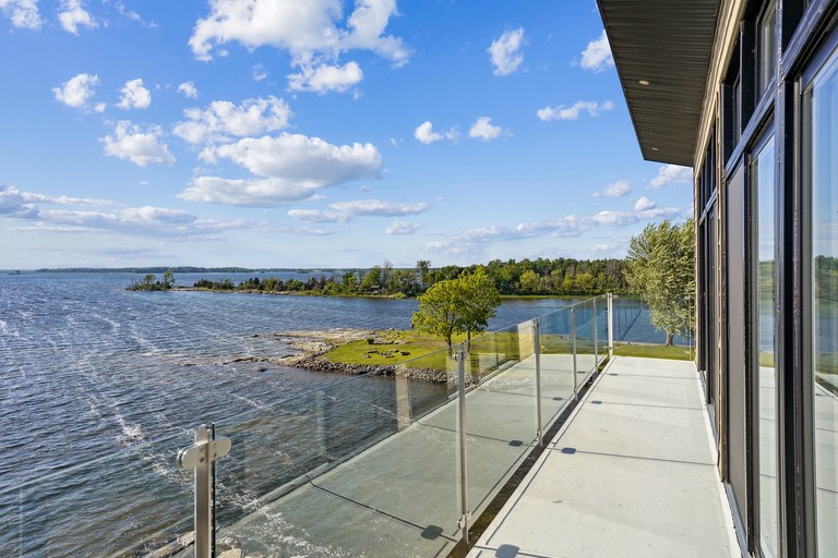 Cottages (Canada, Waubaushene, Ontario)