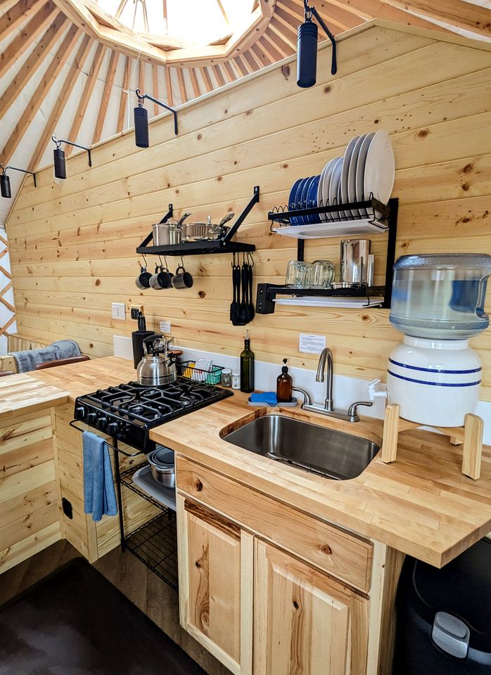 Oceantfront Yurt Ideal for Water Adventures and Hiking Trails in Alaska