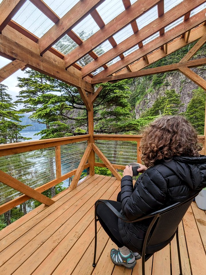 Oceantfront Yurt Ideal for Water Adventures and Hiking Trails in Alaska