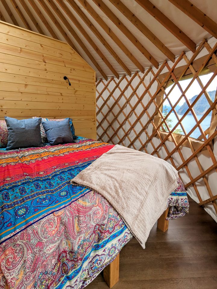 Oceantfront Yurt Ideal for Water Adventures and Hiking Trails in Alaska