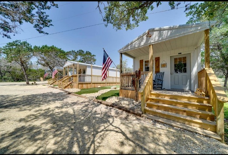 Cabins (United States of America, Bandera, Texas)