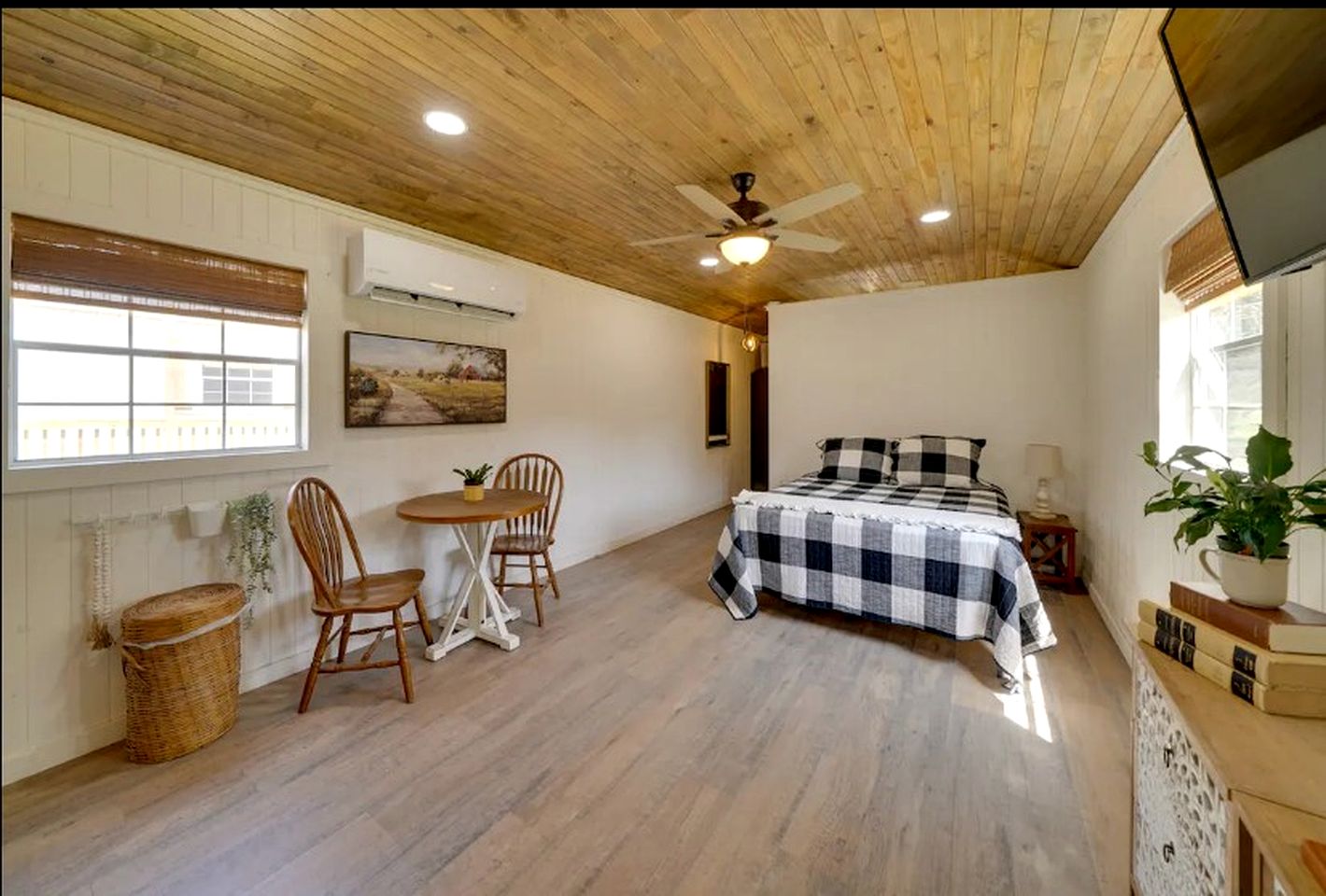 Intimate Cabin Ideal for a Couples Retreat in Texas