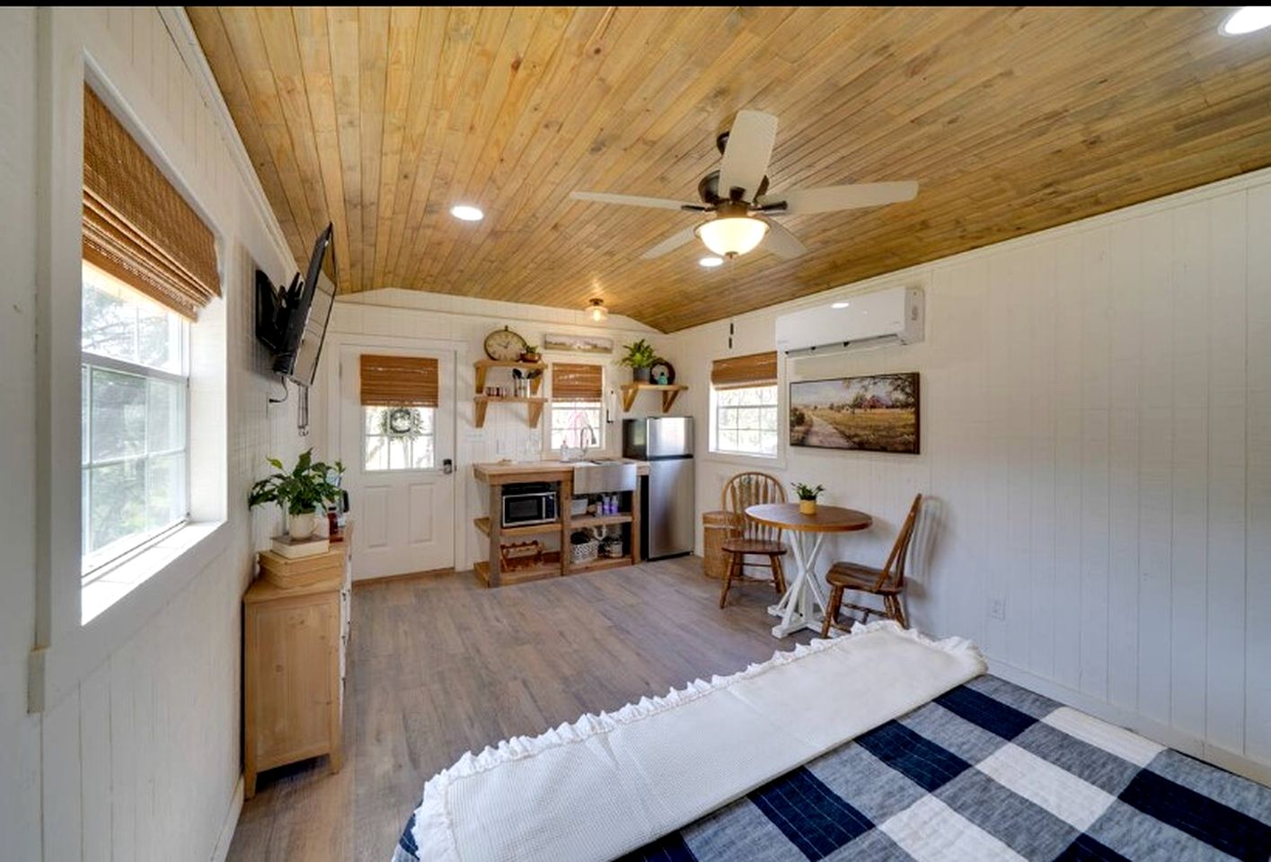 Intimate Cabin Ideal for a Couples Retreat in Texas