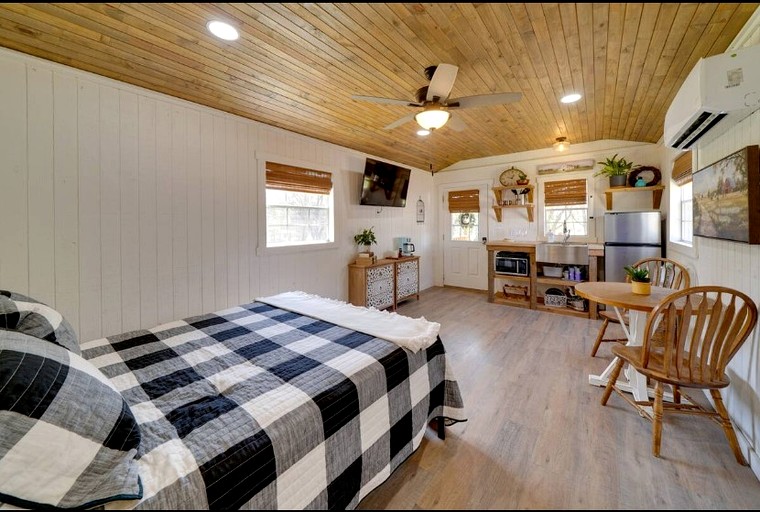 Cabins (United States of America, Bandera, Texas)
