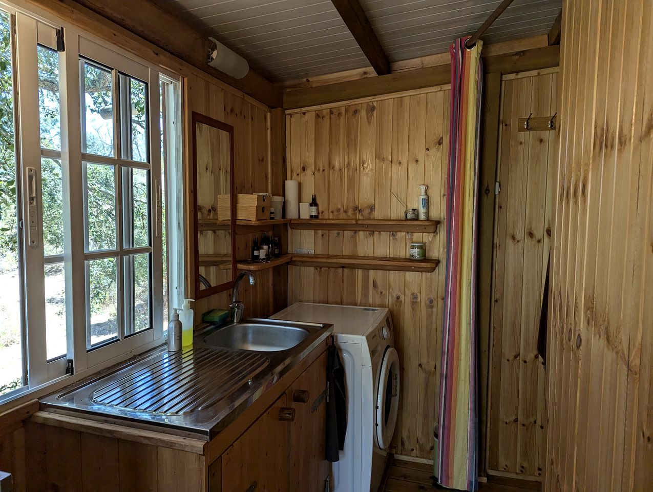 Eco-Friendly Cabin Perfect for a Relaxing Escape in Portugal