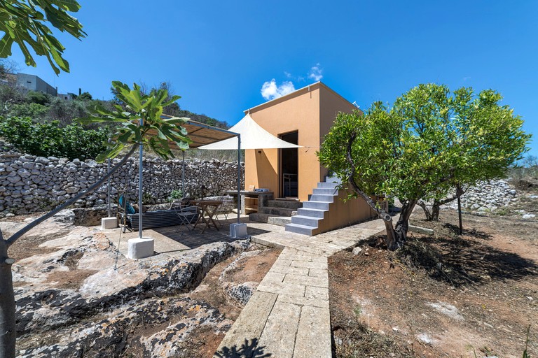 Off-Grid Tiny House Fully Equipped with Sea Views in Italy