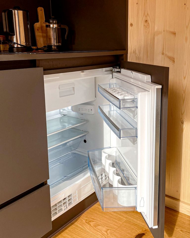 Sustainable Chic Tiny House with Outdoor Shower and Sauna in Germany