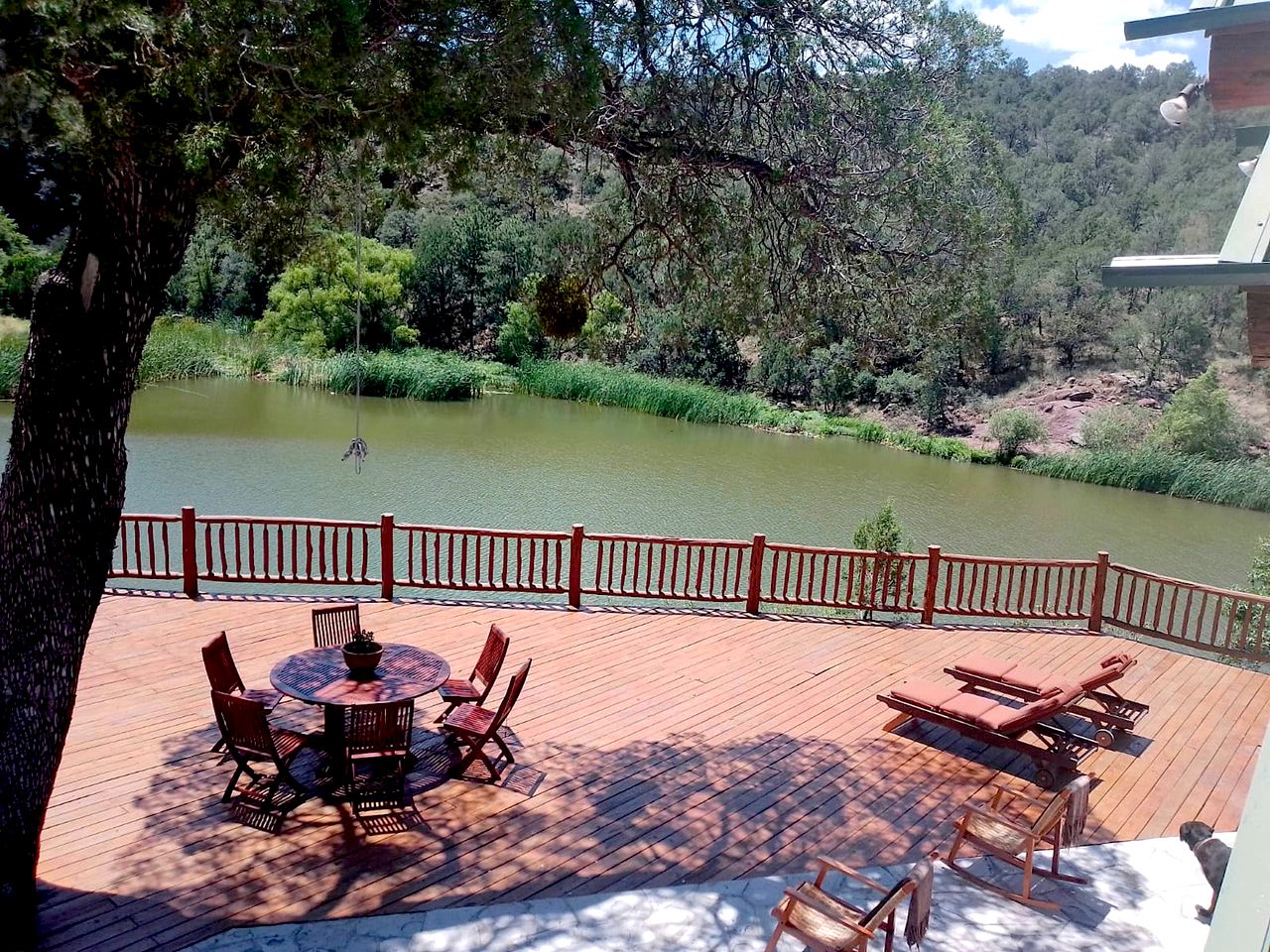 Amazing Cabin with Spacious Deck Ideal for Groups in Mexico