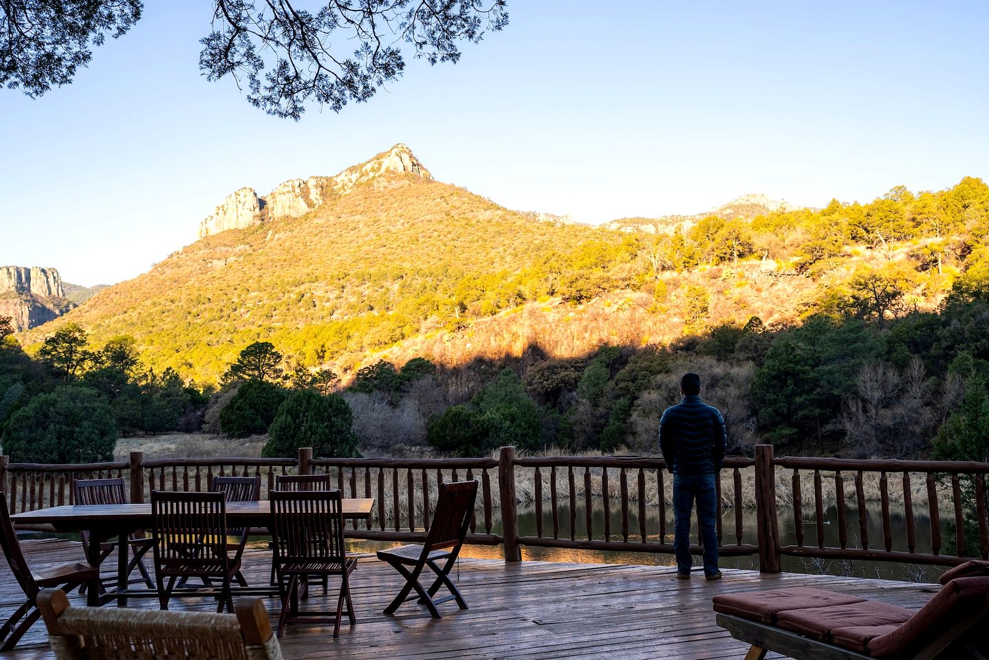 Amazing Cabin with Spacious Deck Ideal for Groups in Mexico
