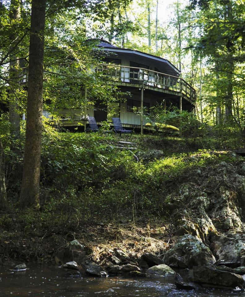 Spacious Round Tree House Ideal for a Remote Escape in North Carolina