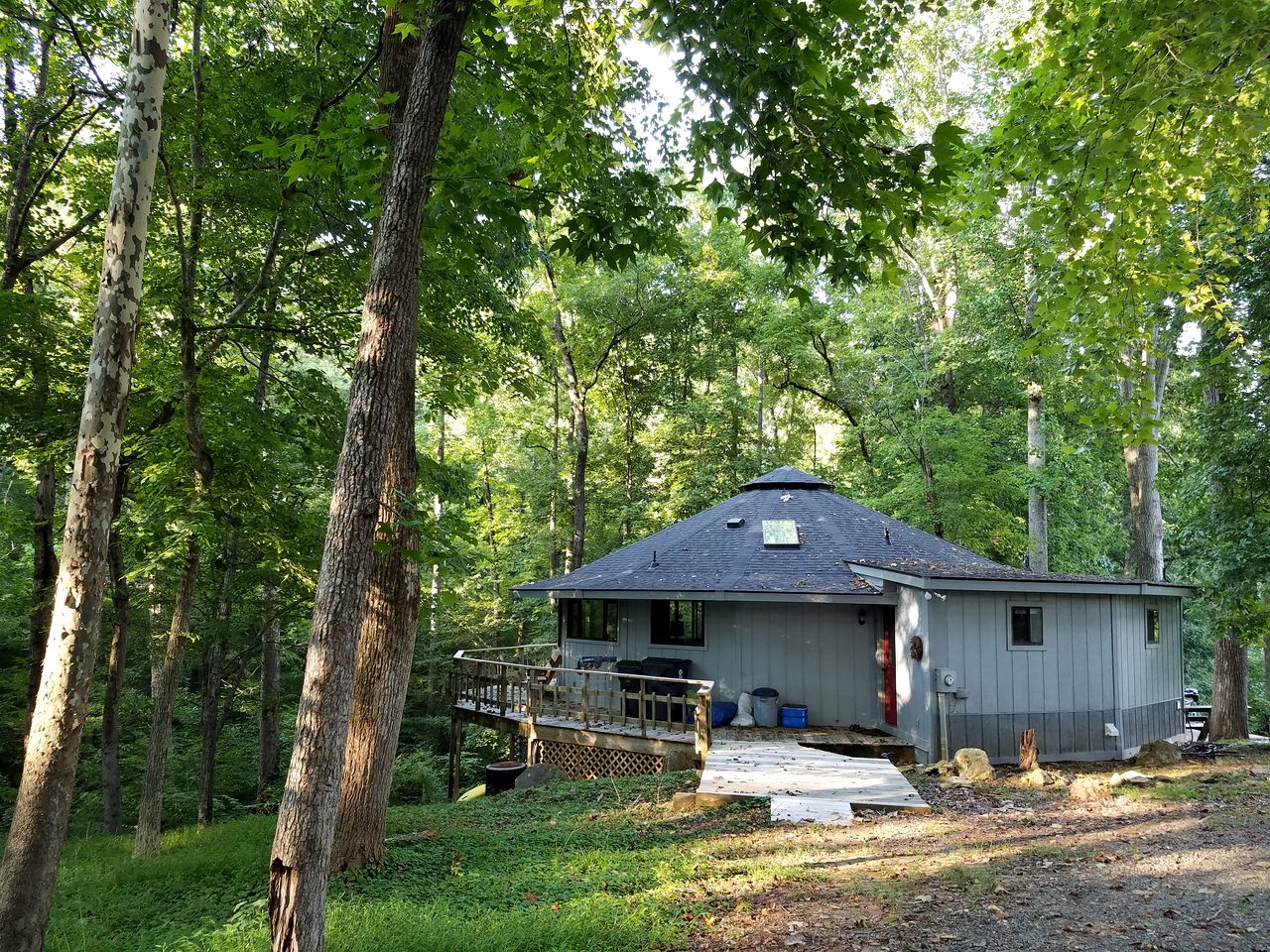 Spacious Round Tree House Ideal for a Remote Escape in North Carolina