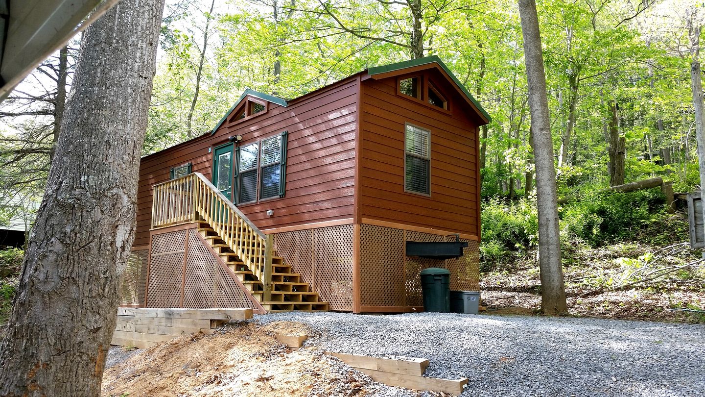 Riverfront Family Cabin with Picnic Space in West Virginia
