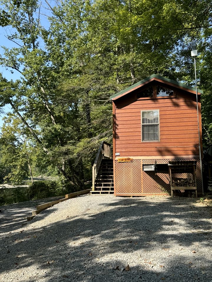 Riverfront Family Cabin with Picnic Space in West Virginia