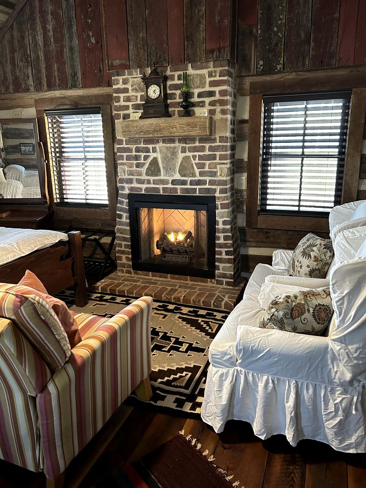 Redesign Wooden Cabin with Jacuzzi and Front Porch in North Carolina