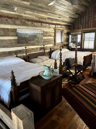Log Cabins (United States of America, Rutherfordton, North Carolina)