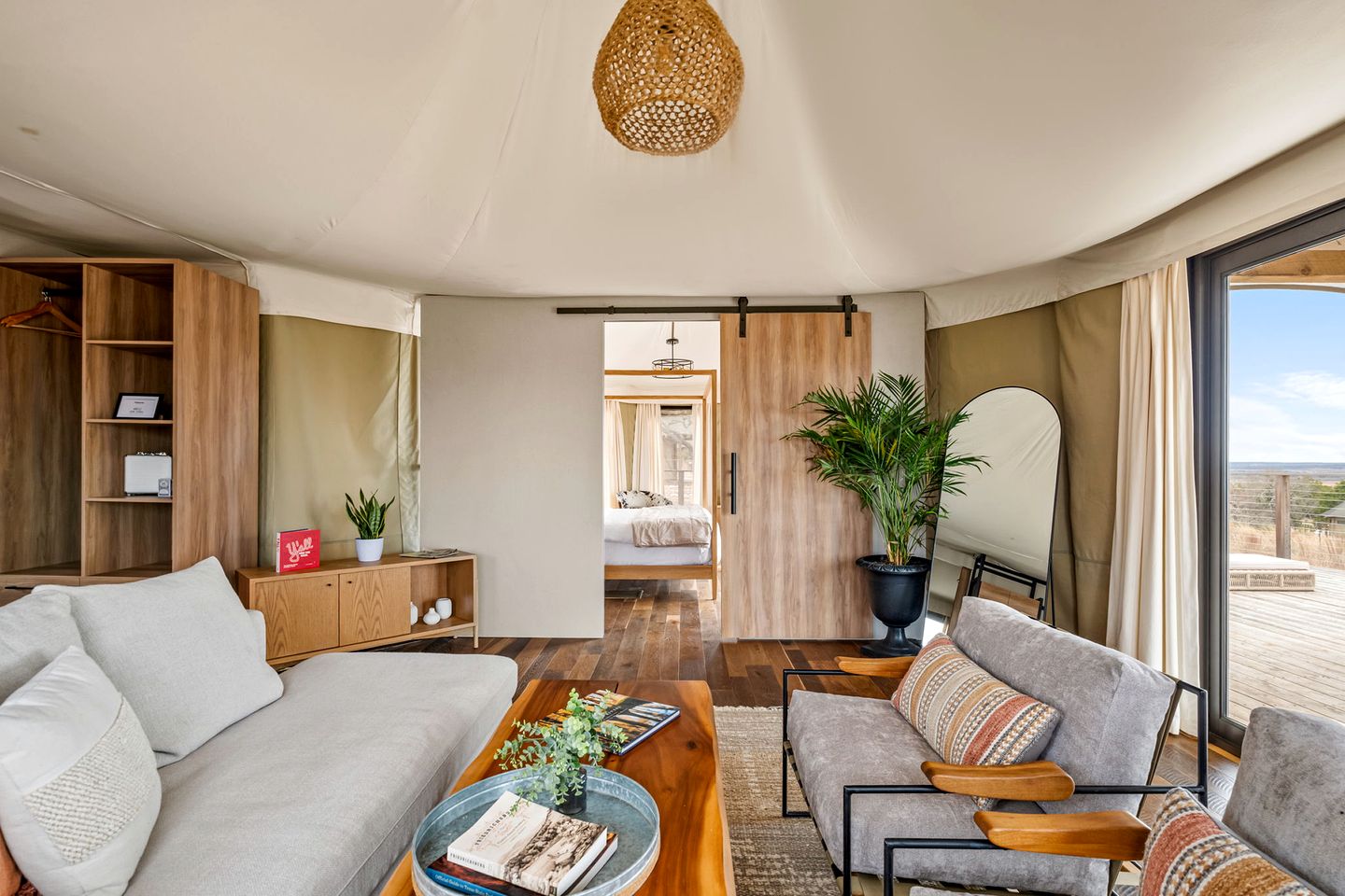 Beautiful Safari Tent with Deck Incredible for a Romantic Getaway in Texas