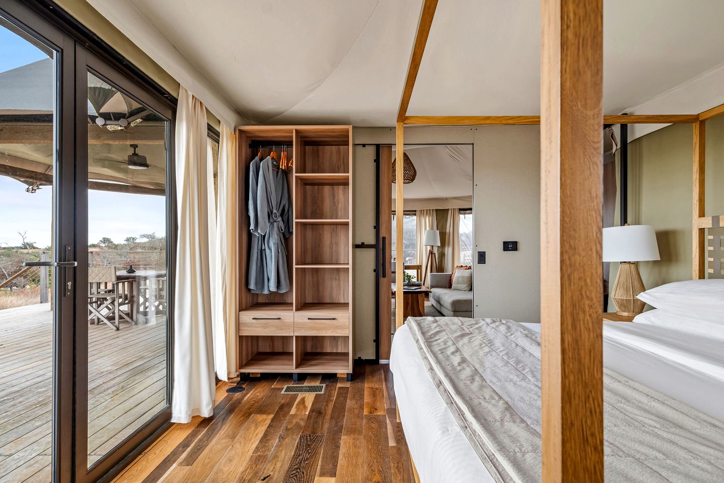 Beautiful Safari Tent with Deck Incredible for a Romantic Getaway in Texas