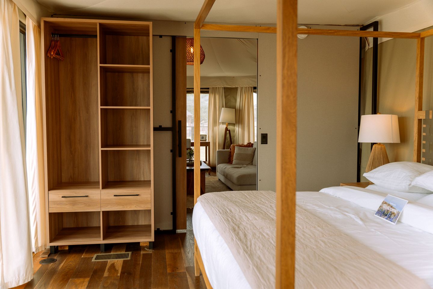 Beautiful Safari Tent with Deck Incredible for a Romantic Getaway in Texas