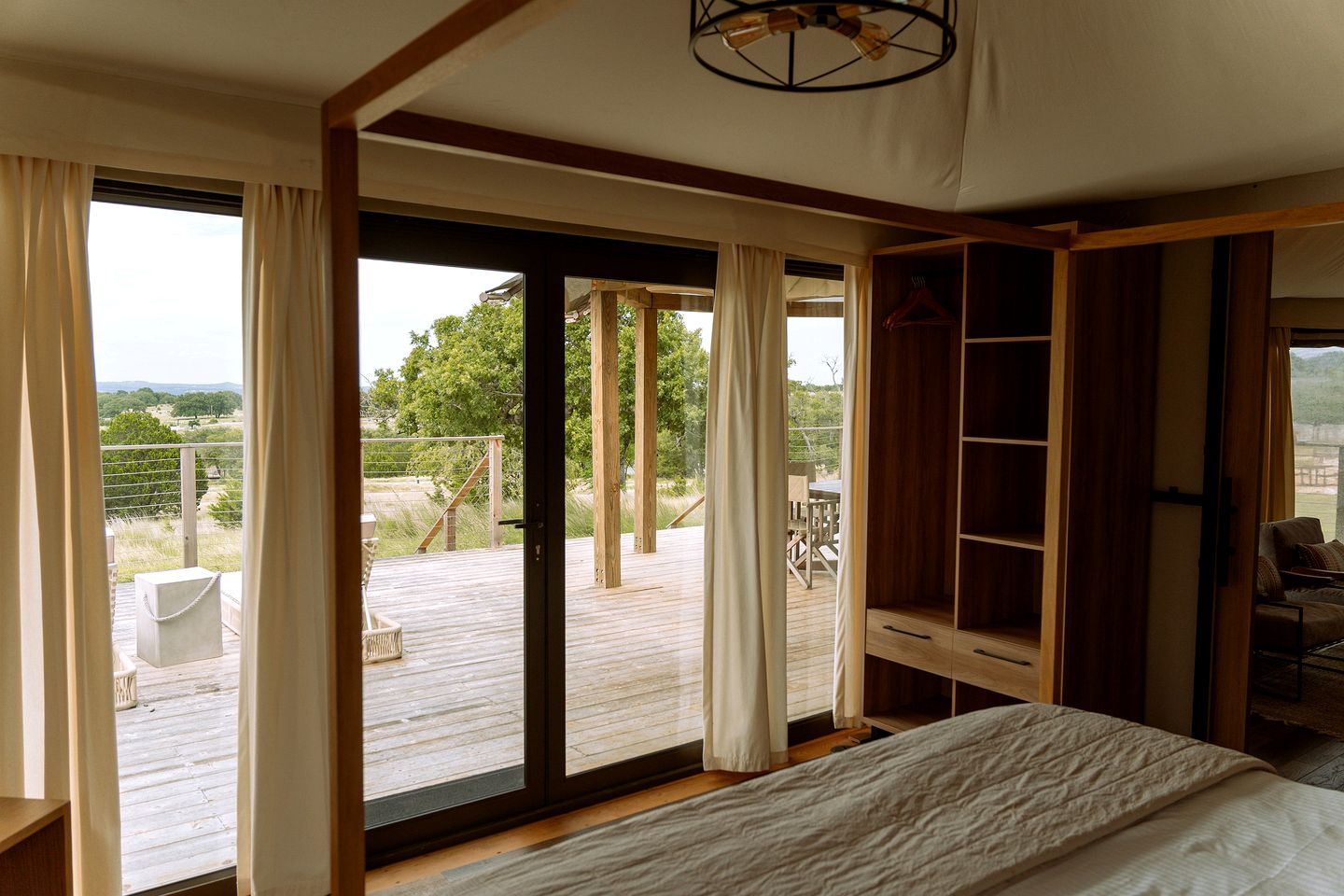 Beautiful Safari Tent with Deck Incredible for a Romantic Getaway in Texas