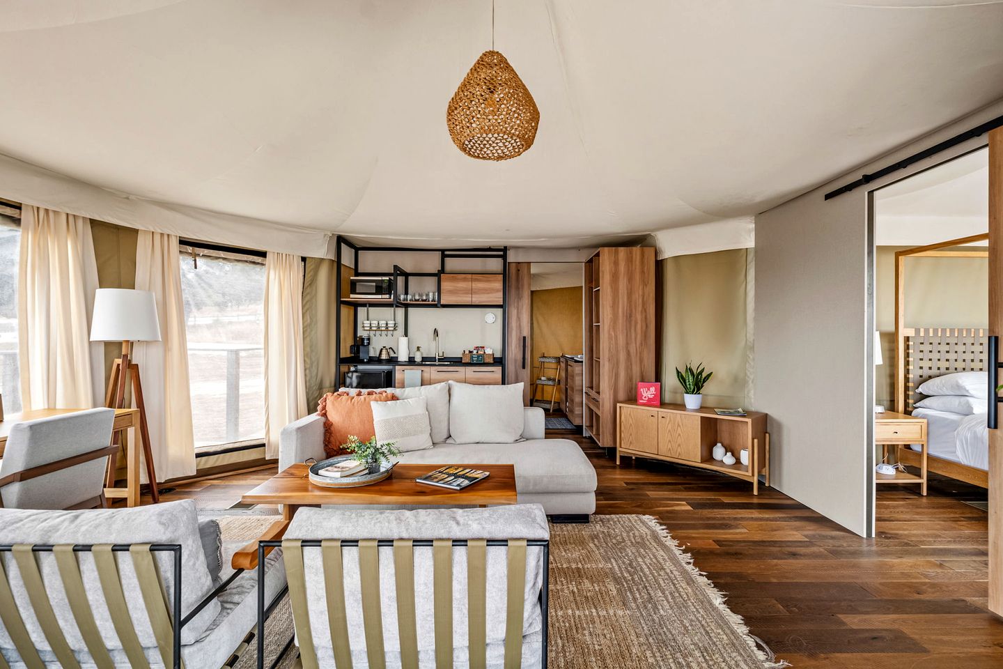 Beautiful Safari Tent with Deck Incredible for a Romantic Getaway in Texas