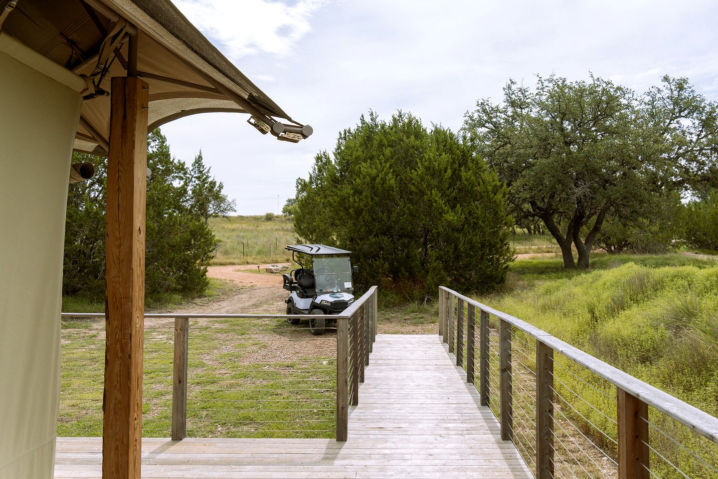 Beautiful Safari Tent with Deck Incredible for a Romantic Getaway in Texas