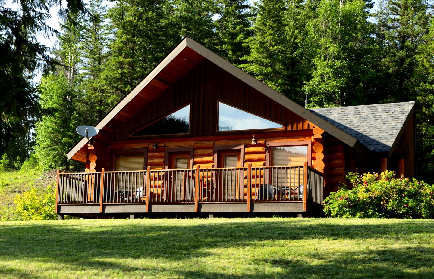 Gorgeous Lake Cabins Great for a Family Getaway in British Columbia