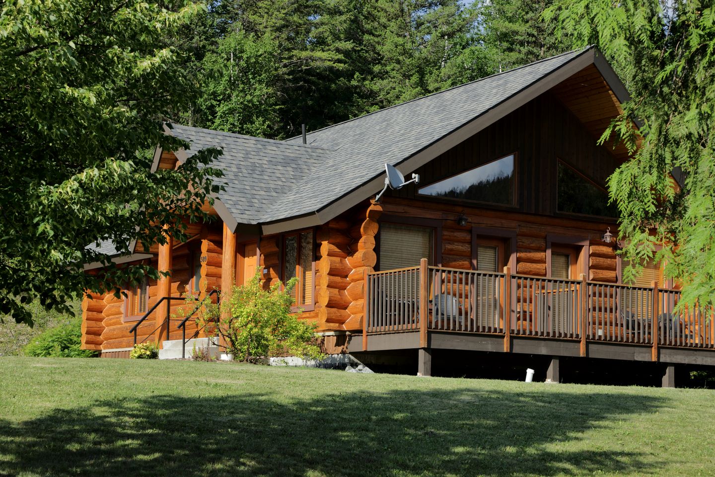Gorgeous Lake Cabins Great for a Family Getaway in British Columbia