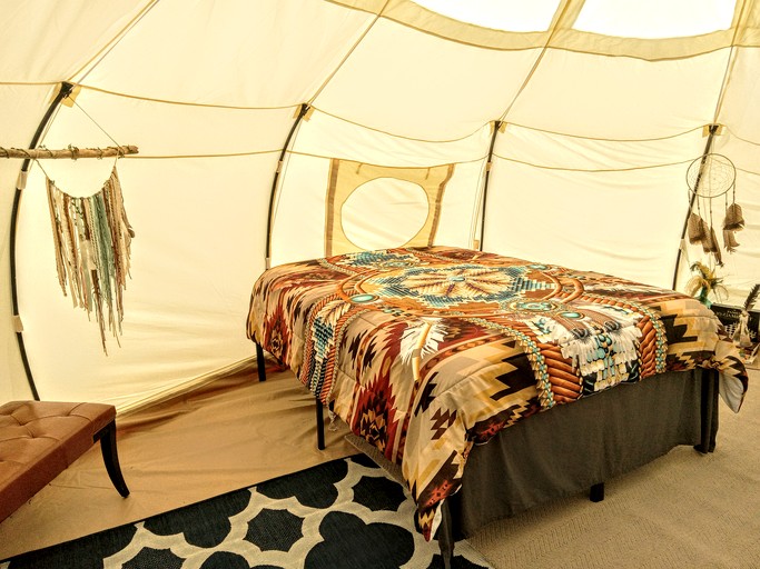 Yurts (United States of America, Lewisburg, Tennessee)